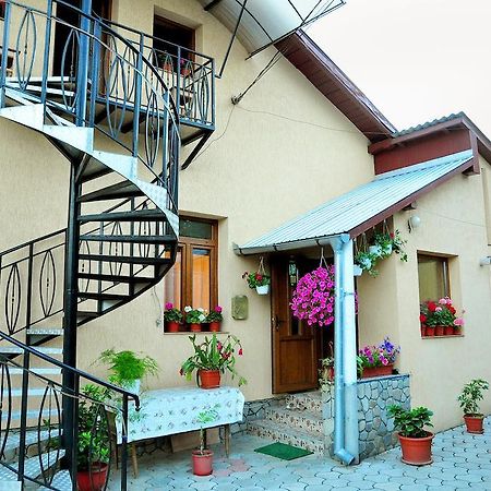 Отель Casa Maria Гура-Гуморулуй Экстерьер фото