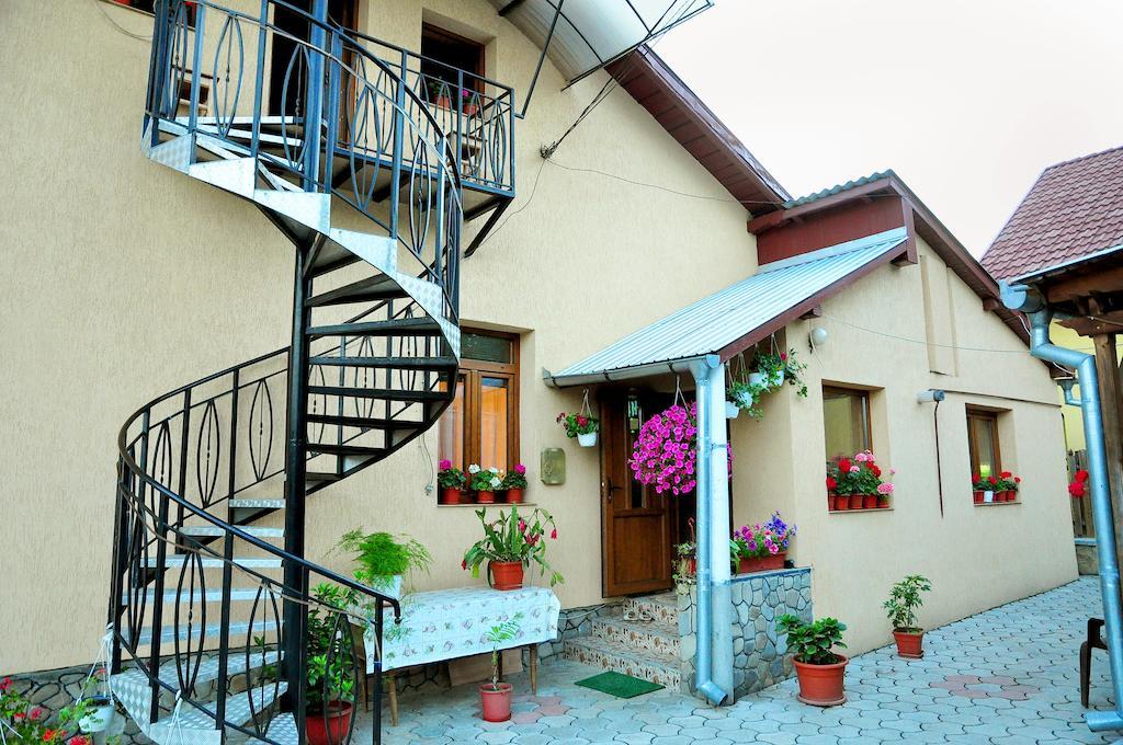 Отель Casa Maria Гура-Гуморулуй Экстерьер фото