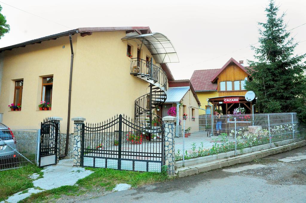 Отель Casa Maria Гура-Гуморулуй Экстерьер фото